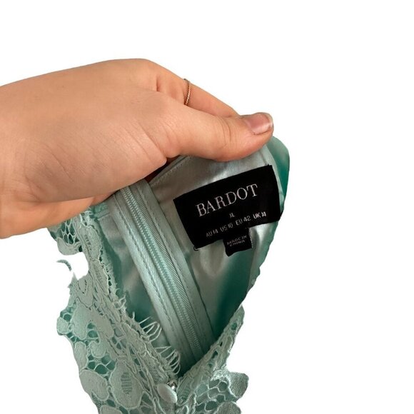 NEW Bardot Milana Lace Sheath Dress Size 10 - Picture 5 of 6